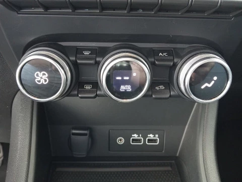 Renault Captur   TCe Techno 67kW