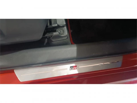 Toyota Yaris 5 Puertas GR SPORT 120H Automático (e-CVT)