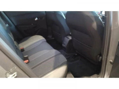 Peugeot e-2008 Eléctrico Allure 136 (100kW)