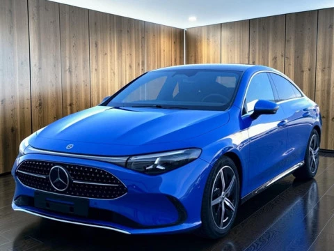 Mercedes-Benz CLA  180 con tecnologia hibrida