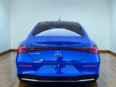 Mercedes-Benz CLA  180 con tecnologia hibrida
