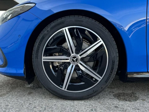 Mercedes-Benz CLA  180 con tecnologia hibrida