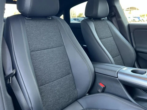 Mercedes-Benz CLA  180 con tecnologia hibrida