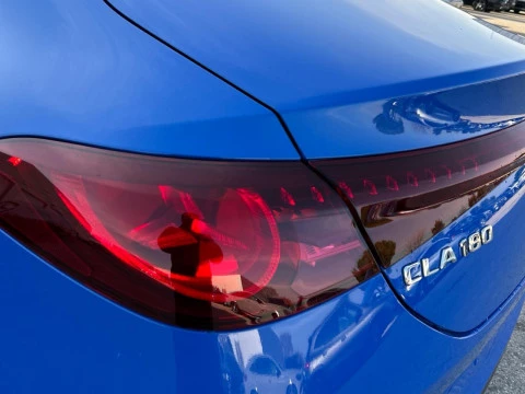 Mercedes-Benz CLA  180 con tecnologia hibrida