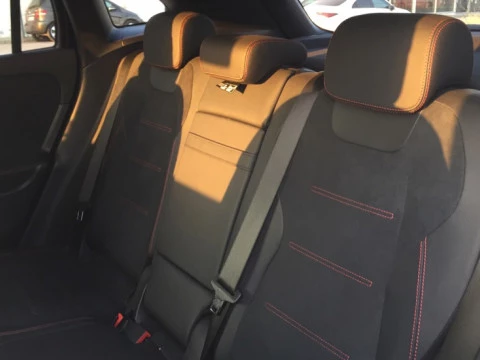 Mercedes-Benz GLA  200 d