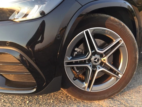 Mercedes-Benz GLA  200 d