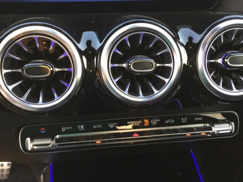 Mercedes-Benz GLA  200 d