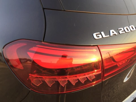 Mercedes-Benz GLA  200 d