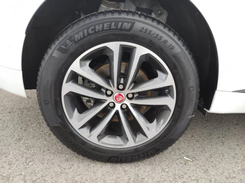 Jaguar F-Pace 2.0L i4D 132kW R-Sport Auto