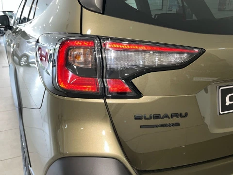 Subaru Outback 2.5i Field CVT Lineartronic AWD