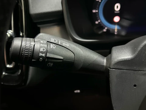 Volvo XC40 CORE, B3 MILD HYBRID GASOLINA CON P. DRIVER