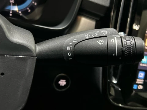 Volvo XC40 CORE, B3 MILD HYBRID GASOLINA CON P. DRIVER