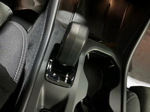 Volvo XC40 CORE, B3 MILD HYBRID GASOLINA CON P. DRIVER