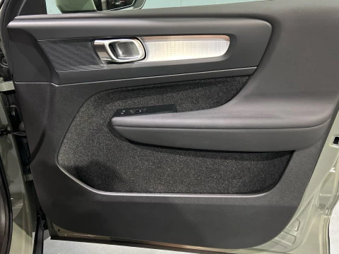 Volvo XC40 CORE, B3 MILD HYBRID GASOLINA CON P. DRIVER