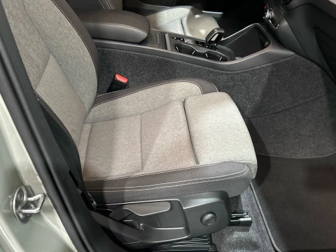 Volvo XC40 CORE, B3 MILD HYBRID GASOLINA CON P. DRIVER