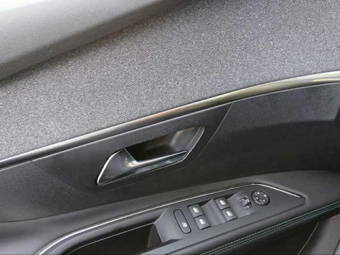 Peugeot 3008 PureTech 130 S&S Allure Pack EAT8 96 kW (130 CV)