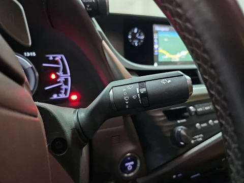 Lexus ES 2.5 300h Business