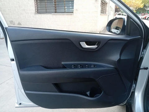 Kia Stonic 1.0 T-GDi 74kW (100CV) Concept