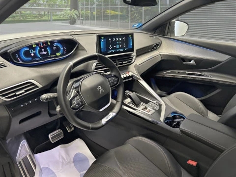 Peugeot 3008 Hybrid 225 e-EAT8 GT