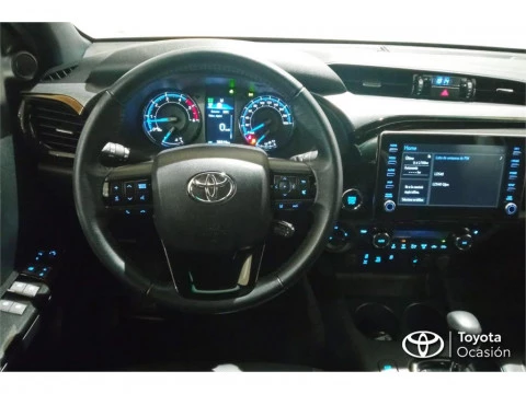 Toyota Hilux Cabina Doble Invincible Aut.