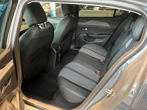 Peugeot EV4 1.2 MHEV 145 E-DCS6 ALLURE 5P