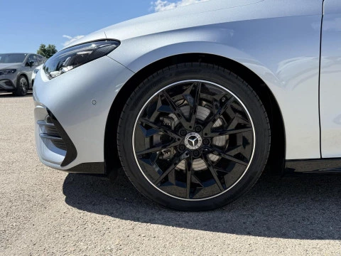 Mercedes-Benz CLA  180 con tecnologia hibrida