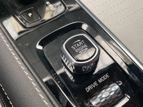 Volvo XC90 2.0 T8 RECHARGE R-DESIGN AWD AT 5P 7 Plazas