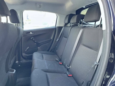 Peugeot 208 5P Signature 1.2L PureTech 60KW (82CV)