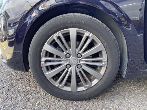Peugeot 208 5P Signature 1.2L PureTech 60KW (82CV)