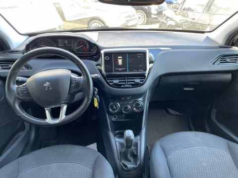 Peugeot 208 5P Signature 1.2L PureTech 60KW (82CV)