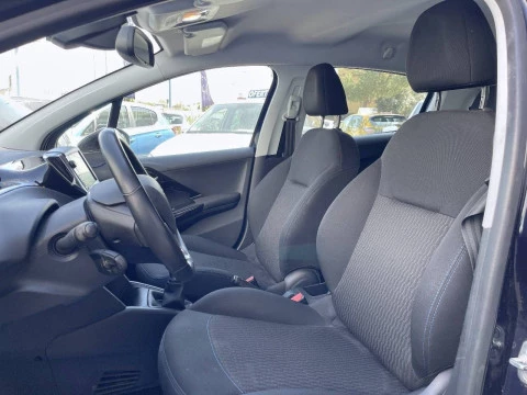 Peugeot 208 5P Signature 1.2L PureTech 60KW (82CV)