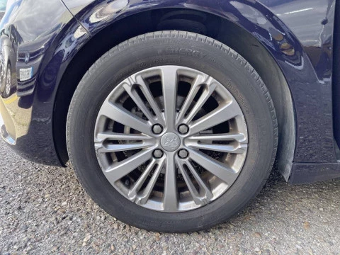 Peugeot 208 5P Signature 1.2L PureTech 60KW (82CV)
