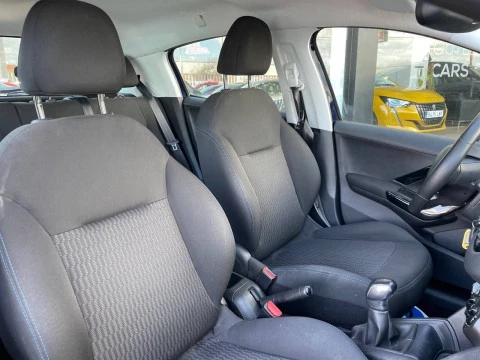 Peugeot 208 5P Signature 1.2L PureTech 60KW (82CV)