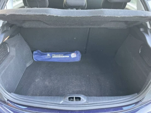 Peugeot 208 5P Signature 1.2L PureTech 60KW (82CV)