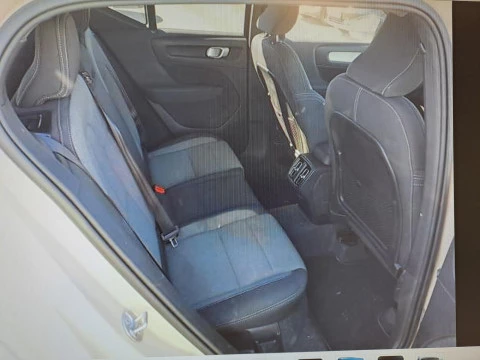 Volvo XC40 2.0 B3 PLUS DARK AUTO 163 5P