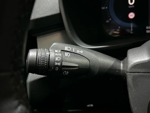 Volvo XC40 2.0 B3 PLUS DARK AUTO 163 5P