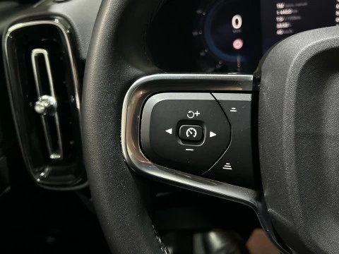 Volvo XC40 2.0 B3 PLUS DARK AUTO 163 5P