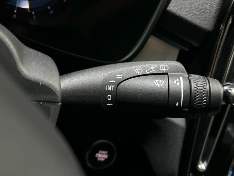 Volvo XC40 2.0 B3 PLUS DARK AUTO 163 5P