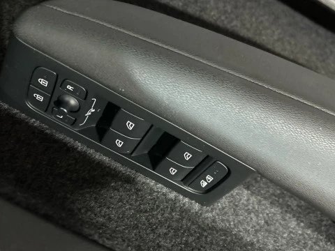 Volvo XC40 2.0 B3 PLUS DARK AUTO 163 5P