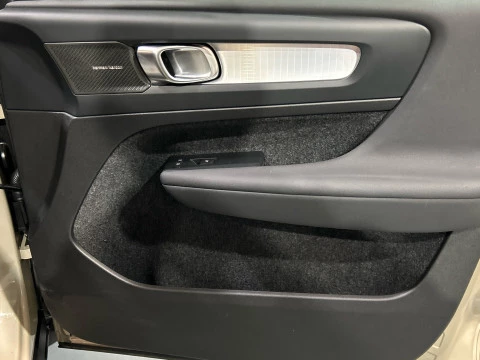 Volvo XC40 2.0 B3 PLUS DARK AUTO 163 5P