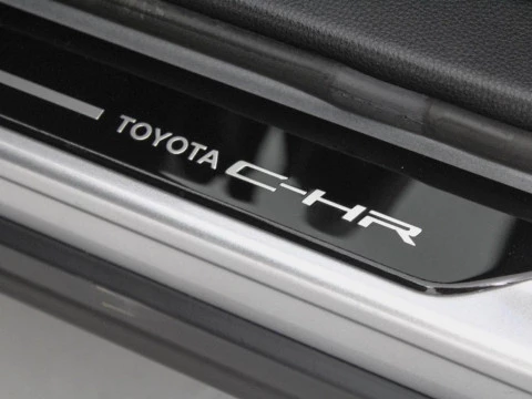 Toyota C-HR CH Toyota C-HR - NG24