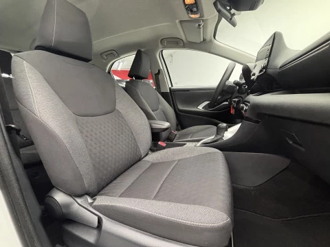 Toyota Yaris 1.5 120H Business Plus