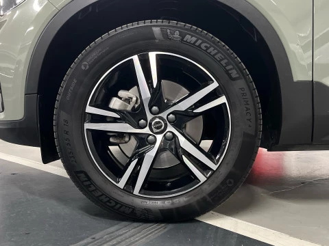 Volvo XC40 XC40 Plus, B3 Mild Hybrid, Gasolina, Dark