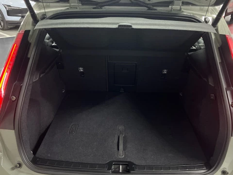 Volvo XC40 XC40 Plus, B3 Mild Hybrid, Gasolina, Dark