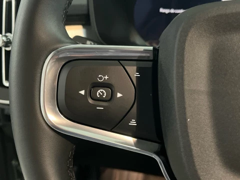 Volvo XC40 XC40 Plus, B3 Mild Hybrid, Gasolina, Dark