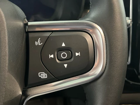 Volvo XC40 XC40 Plus, B3 Mild Hybrid, Gasolina, Dark