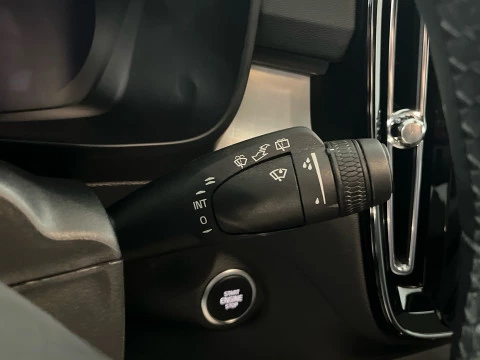 Volvo XC40 XC40 Plus, B3 Mild Hybrid, Gasolina, Dark