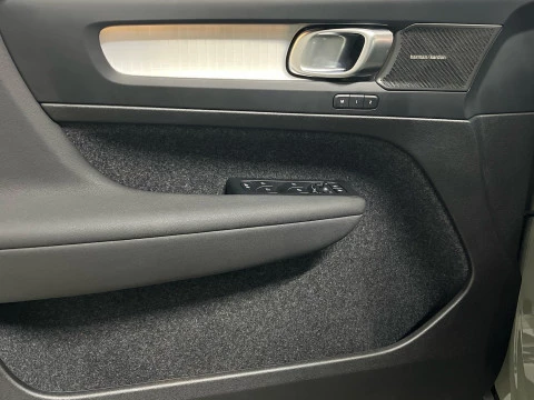 Volvo XC40 XC40 Plus, B3 Mild Hybrid, Gasolina, Dark