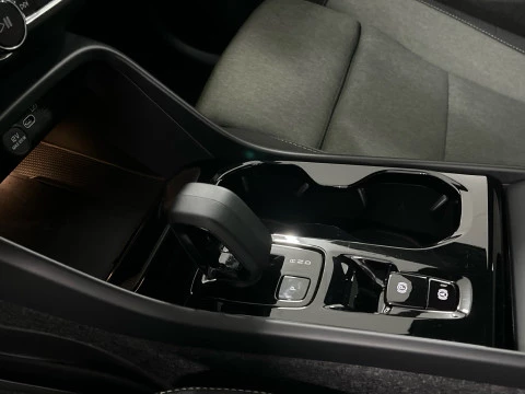 Volvo XC40 XC40 Plus, B3 Mild Hybrid, Gasolina, Dark