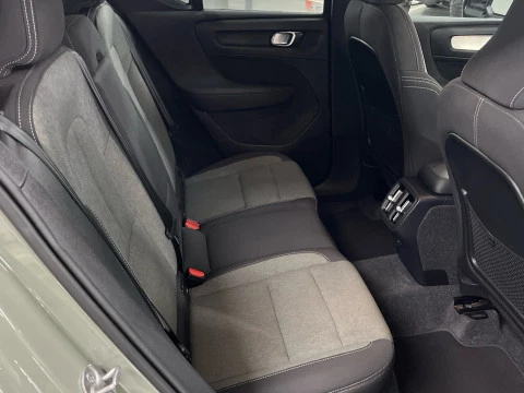 Volvo XC40 XC40 Plus, B3 Mild Hybrid, Gasolina, Dark